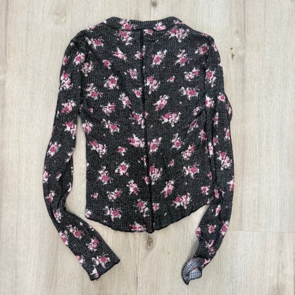 Free People One Of The Girls Black Floral Printed Henley Top Blouse Size Small - Picture 3 of 4
